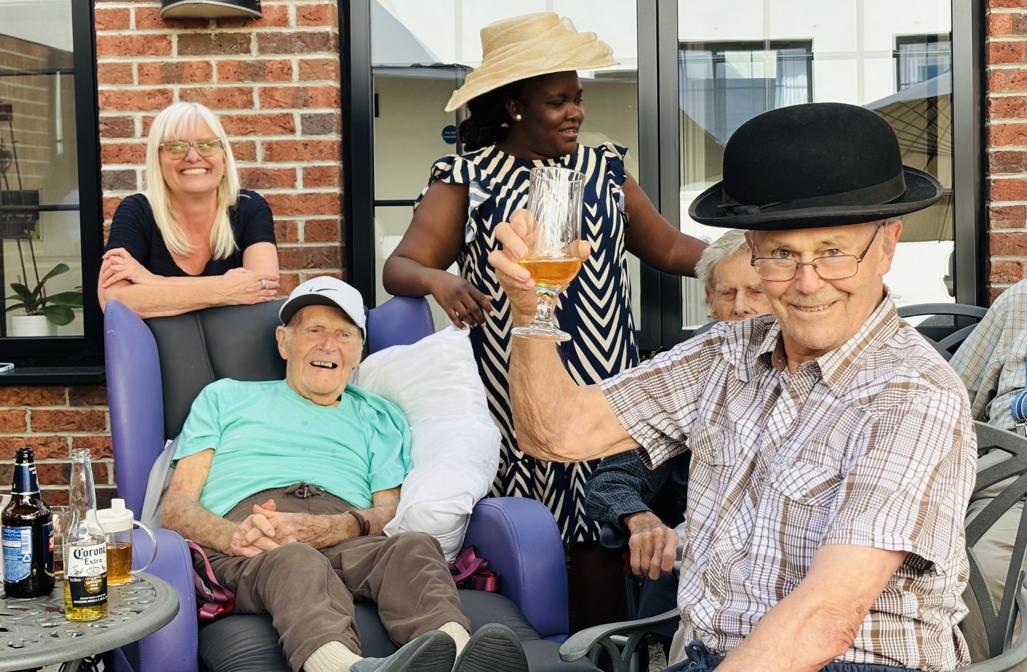 Burford Residents enjoy a drink and dress up to celebrate Royal Ascot day