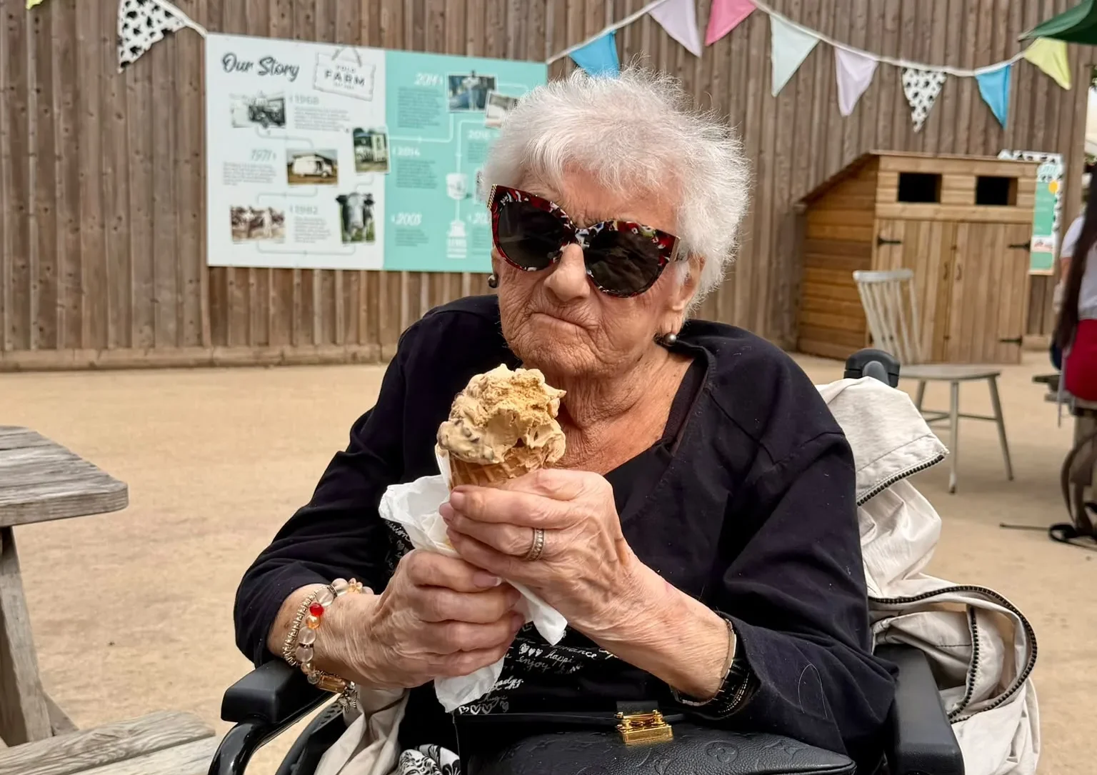 Meadowhill Care Home Residents Enjoy Summer Visit to Lewis o...